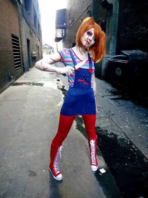 A female Chucky cosplay Chucky Cosplay, Chucky Costume, Chucky Halloween, Lady Deadpool, Creepy Kids, Diy Costumes Women, Diy Kostüm, Holloween Costume, Fantasias Halloween