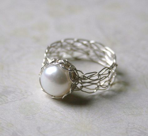 Silver Pearl Ring Pearl Ring Designs Silver, Ring Designs Silver, Pearl Ring Designs, Pearl Ring Design, Crochet Wire, Wire Knitting, Wire Crochet Jewelry, Silver Pearl Ring, Harry Potter Disney