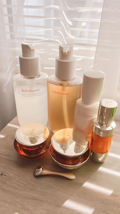 Sulwhasoo as a renowned Korean skincare brand, setting the stage for your experience with their products. Sharing all my thoughts about this products that I am currently been using. Sulwashoo Skincare, Sulwhasoo Skincare, Light Therapy Benefits, Red Light Therapy Benefits, Latest Makeup Trends, Skincare Brands, Japanese Makeup, Holistic Beauty, Super Nails