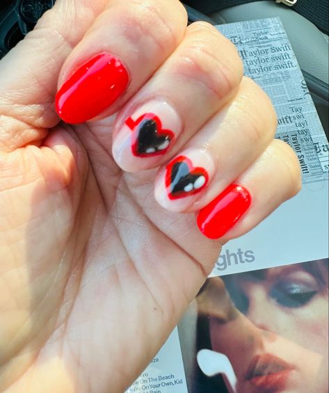 Red sunglasses Taylor Swift Nails Red Era, Red Nails Taylor Swift, Taylor Red Era, Bolo Taylor Swift, Swift Nails, Taylor Swift Red Album, Taylor Swift Nails, Eras Concert, Taylor Concert