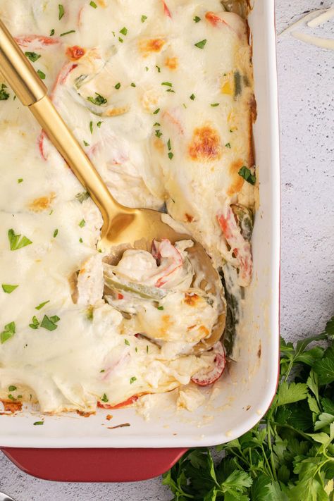 This Philly chicken cheesesteak casserole is loaded with bell peppers, shredded chicken, and plenty of cheese that's baked until bubbly and golden. It has all the same flavors as the sandwich but is packed into a family-friendly casserole dish instead! Chicken Cheesesteak Casserole, Philly Casserole, Philly Cheese Chicken, Philly Chicken Cheesesteak, Chicken Philly Cheesesteak, Cheesesteak Casserole, Chicken Cheesesteak, Chicken Philly, Philly Cheese Steak Casserole