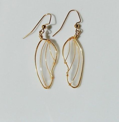 Women Closet Ideas, Women Closet, Insect Wings, Golden Wings, Wire Jewelry Designs, Diy Wire Jewelry, Handmade Wire Jewelry, Funky Jewelry, Wing Earrings