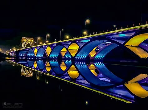 Bridge Lighting, Bridges Architecture, Lighting Control System, Architectural Lighting Design, Green Facade, Lighting Tips, Outdoor Buildings, Facade Lighting, Led Light Design