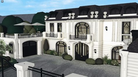 Old Money Aesthetic Bloxburg, Modern Luxury House Bloxburg, Manor Layout Bloxburg, Suburban Bloxburg Mansion, Bloxburg Entrance Ideas Modern, Bloxburg Paris House, Bloxburg House Ideas Old Money, Luxury House Bloxburg, Bloxburg Modern Mansion Ideas