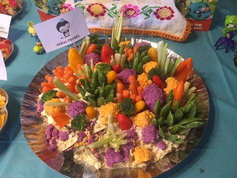 Coral reef/ coral chunks vegetable display. Edible Coral Reef, Coral Reef Veggie Tray, Ocean Graduation Party, Birthday Party Veggie Tray, Party Veggie Tray, Ocean Party Food, Coral Birthday Party, Coral Food, Healthy Protein Drinks