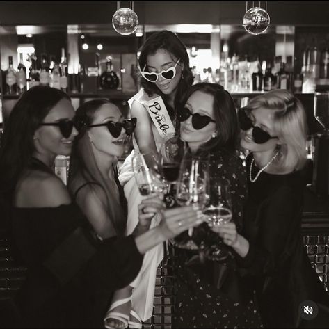 Boujee Party Aesthetic, Bachelorette Party Aesthetic Club, Engagement Brunch Outfit, Bridal Party Aesthetic, Bachelorette Party Poses, Bachelorette Party Photos, Old Money Bachelorette Party, Bachelorette Picture Ideas, Bachelorette Photo Ideas