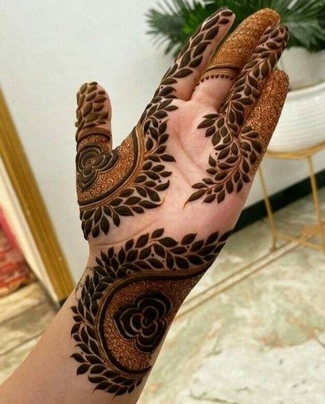 Kashi mehandi design simple henna design Indian tattoo pakistani mehandi design Henna Back Hand, Henna Design Simple, Tattoo Designs Henna, Bridal Mehndi Design, Back Hand Mehndi, Simple Mehndi Design, Design Henna, Latest Simple Mehndi Designs, Henna Designs Easy