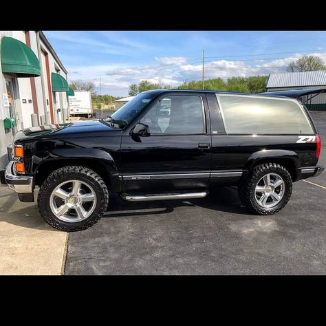 2 door tahoe 2 door blazer 1500 Two Door Tahoe, 1993 Chevy Silverado, 2 Door Tahoe, Lifted Silverado, Single Cab Trucks, Silverado Truck, Chevy 1500, Overland Truck, Custom Chevy Trucks