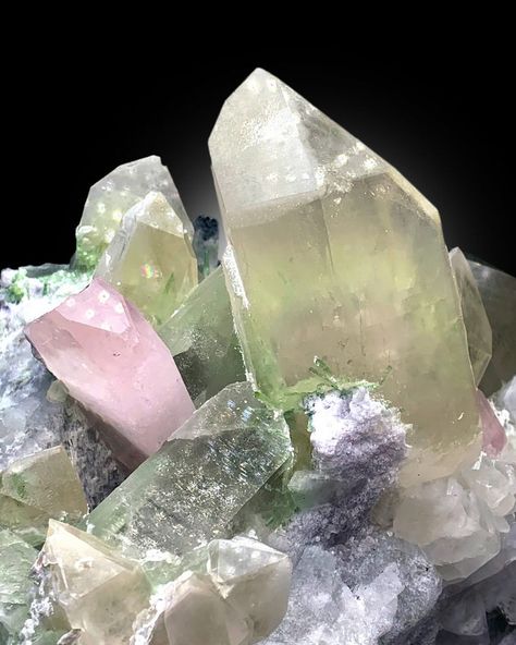 Minerals: 💎 Morganite with Quartz and Green Tourmalines Weight : 4347 Gram Specimen size : 229*153*150 mm Locality: Dara e Pech Afghanistan Presenting beautiful Pink color Morganite crystals with Geeen Tourmalines, Quartz and albite on matrix. Its perfect self standing and aesthetic specimen for collection. #morganite #morganitestone #morganitecrystal #tourmaline #tourmalinecrystals #quartzcrystals #tourmalinekingsworldwide #feldapar #beryl #crystalcluster #mineralspecimens #mineralcolle... Precious Stones Chart, Crystals Quartz, Minerals And Gemstones, Gems And Minerals, Green Tourmaline, Crystal Cluster, Red Garnet, Crystals Minerals, Pink Crystal