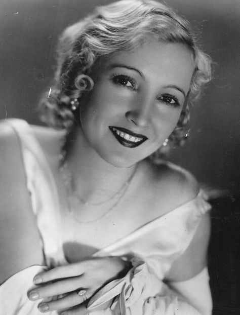 Bessie Love, Classic Actresses, Hollywood Stars, Old Hollywood, One Shoulder Blouse, Vintage Ladies, Fashion Beauty, Hollywood, Wonder