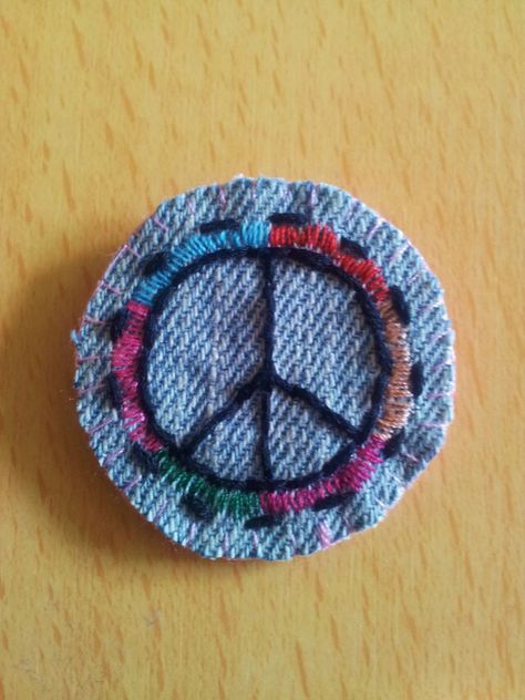 Peace sign Boho Jewelry Diy, Peace Sign Art, Clothes Embroidery Diy, Cute Sewing Projects, Peace Signs, Embroidery On Clothes, Cute Embroidery, Embroidery Inspiration, Ribbon Embroidery