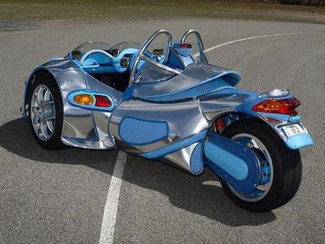 Three Wheel Motorcycles, 3 Wheel Motorcycle, Cheap Sports Cars, Three Wheeled Car, Reverse Trike, Cycle Car, Cars Characters, Trike Motorcycle, Kid Friendly Trips