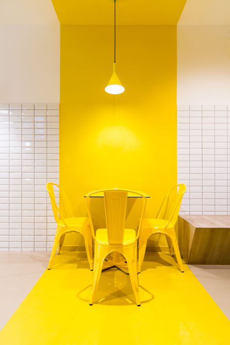 Restaurant Decoration Ideas, Office Cafeteria Design, Yellow Restaurant, Interior Design Yellow, Mood Palette, Cafeteria Design, Colorful Restaurant, Yellow Wall Decor, Innovative Office