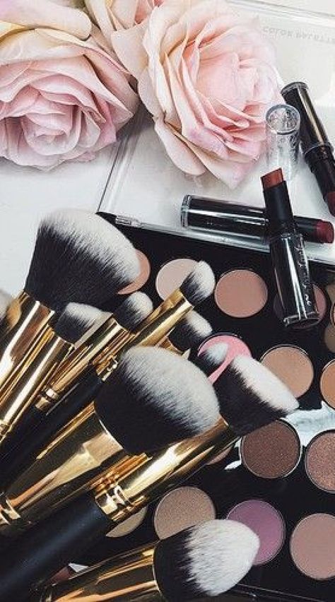 Makeup Wallpapers Iphone, Iphone Beauty, Wallpaper Makeup, Makeup Wallpaper, Makeup Backgrounds, Makeup Illustration, Makeup Wallpapers, Makeup Artist Logo, Skin Structure