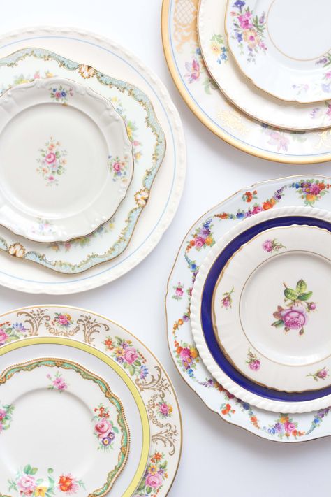 Wedding Crates, Beautiful Dinnerware, China Beauty, Mismatched China, Vintage Crockery, Vintage Dishware, Shabby Chic Table, Dinner Party Table, Chic Table