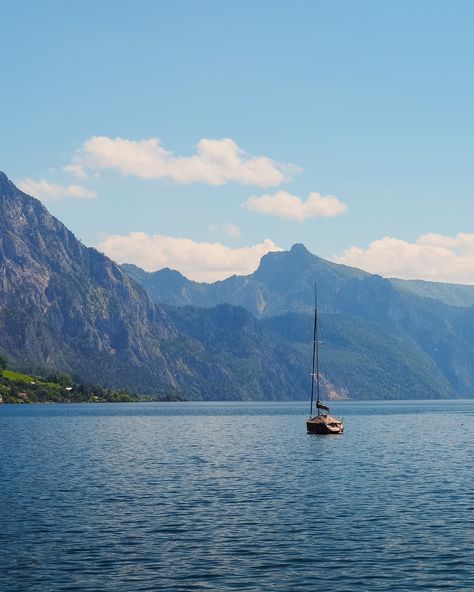 Gmunden | Traunsee #gmunden #schlossort #traunsee #traunseeregion #oberösterreich #österreich #austria #gmundenamtraunsee Austria Aesthetic, Aesthetic Colors, Our World, Iceland, Austria, Places To Visit, Photography, Instagram