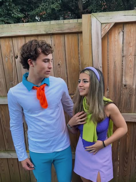 Daphne Hairstyle Scooby Doo, Fred And Daphne Costume Couple, Daphne And Fred Costume Couple, Freddy And Daphne Costume, Fred Costume From Scooby Doo, Danny And Sandy Costumes, Fred And Daphne Costume, Scooby Doo Fred, Fred And Daphne