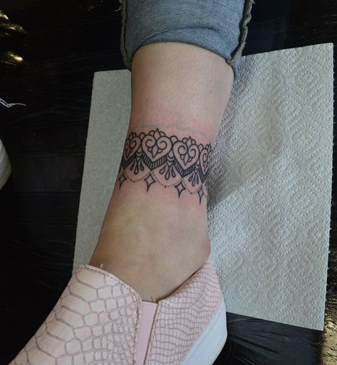 Little anklet from a while ago :) Thanks Jessica Cara :) #vividink #vividinksutton #mandala #mandalatattoo #sacredgeometry #ankletattoo… Hand Cuff Tattoo, Tattoo Ankle, Ankle Bracelet Tattoo, Ankle Tattoo Designs, Anklet Tattoos, Foot Tattoos For Women, Tattoos For Women Flowers, Full Sleeve Tattoos, Mandala Tattoo Design