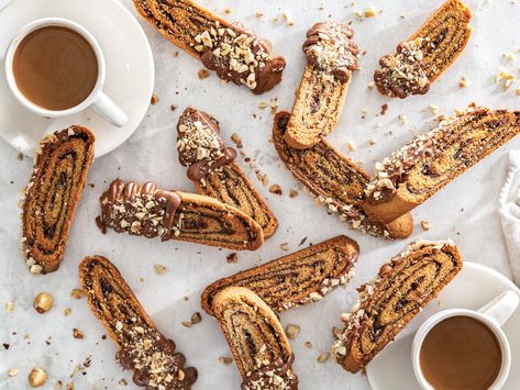 Hazelnut Chocolate-Filled Biscotti Hazelnut Biscotti Recipe, Chocolate Glaze Recipes, Baking School, Hazelnut Chocolate, Molten Lava Cakes, Spring Cake, Biscotti Recipe, Chocolate Spread, Chocolate Swirl