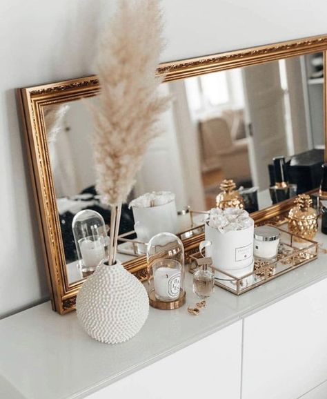 Minimalist Dekor, Vanity Decor, Aesthetic Rooms, Room Inspiration Bedroom, Room Ideas Bedroom, Beauty Room, Aesthetic Bedroom, Aesthetic Room Decor, Aesthetic Room