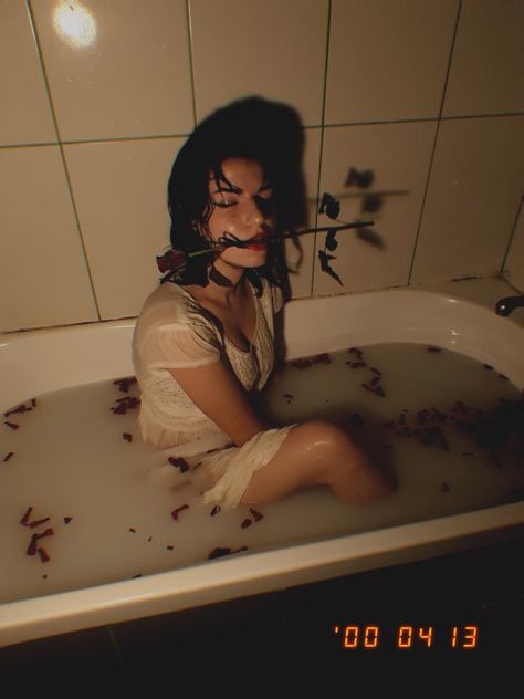 Bathtub Milk Photoshoot, Cool Bathtub Photoshoot, Bathtub Roses Photoshoot, Bathtub Photoshoot Woman, Milk Bathtub Photoshoot, Milk Tub Photoshoot, Bathtub Photoshoot Grunge, Creepy Bathtub Photography, Bath Tub Shoot Ideas