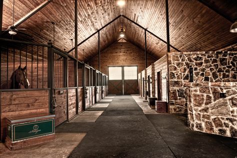 Sensational Stables Equestrian Ranch, Farm Inspiration, Horse Farm Ideas, Barn Hacks, Horse Barn Ideas Stables, Barn Stalls, Small Barns, Horse Barn Designs, Dream Stables