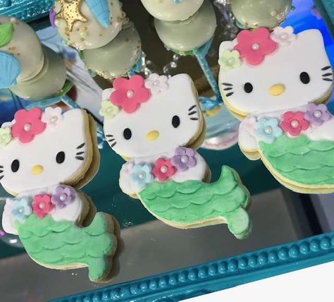 Hello Kitty Under the Sea | CatchMyParty.com Hello Kitty Mermaid Party, Hello Kitty Mermaid, Sea Birthday Party Ideas, Kitty Mermaid, Hello Kitty Birthday Theme, Hello Kitty Theme Party, Camo Wedding Cakes, Sea Party Ideas, Mermaid Cookies