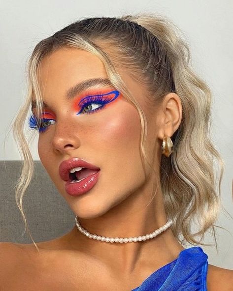 Colorful Lashes Makeup, Complementary Makeup Looks, Acl Makeup, Eccentric Makeup Looks, Fun Makeup Looks To Try, Neon Rave Makeup, Trippy Makeup Looks, Paramore Makeup, Chrome Eye Makeup