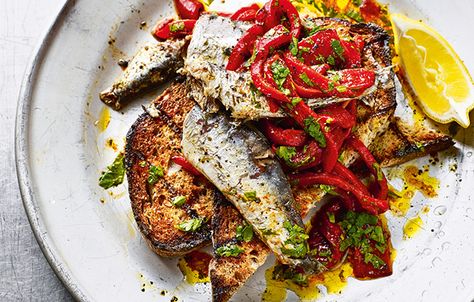 Sardines & Roasted Red Peppers on Toast On Toast Recipes, Roasted Pepper Recipes, Oily Fish, Pepper Sandwich, Sardine Recipes, Canned Fish, Tinned Fish, Fish Dinner, Healthy Low Carb Recipes