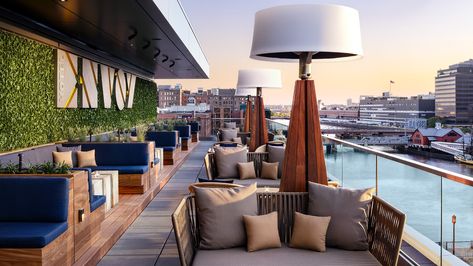 A guide to the top Boston-area rooftop bars and restaurants Hotel Rooftop Bar, Table D Hote, Rooftop Design, Best Rooftop Bars, Rooftop Bars, Cocktails Bar, Cocktail Sauce, Waterfront Restaurant, Outdoor Heaters