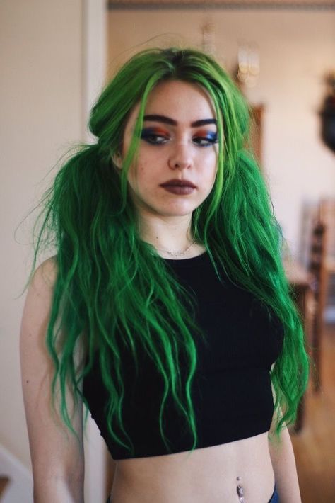 Weird Haircuts, Witchy Hair, Teased Hair, Scene Hair, Hair Dye Colors, Hair Inspiration Color, Hair Inspo Color, Hair Color Trends, Green Hair