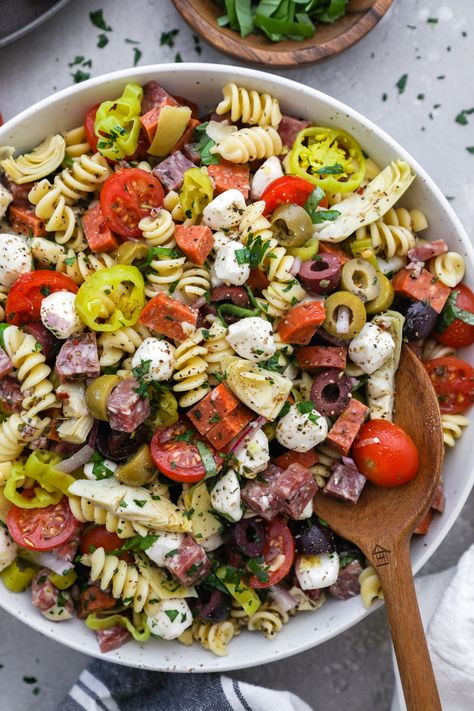 Loaded with salami, pepperoni, lots of veggies, mozzarella & a homemade zesty Italian dressing! This antipasto pasta salad is simple, hearty & the perfect combination of classic Italian flavors! Serve it as a side dish or entree - it's delicious either way! Antipasto Pasta Salad, Antipasto Pasta, Italian Vinaigrette, Antipasto Pasta Salads, Italian Antipasto, Zesty Italian Dressing, Antipasto Salad, Salads Recipes, Traditional Italian Dishes