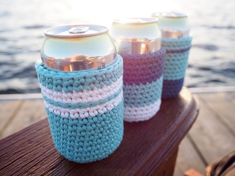 Crochet Beer Cozy, Crochet Can Cozy, Crochet Beer, Beer Cozy, Can Cozy, Cozy Pattern, Confection Au Crochet, Cozy Crochet Patterns, Crochet Cozy