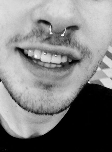 Smiley piercing, septum piercing, nose piercing, lip piercing Guys With Nose Piercings, Nose Piercing Tips, Septum Piercing Men, Double Nose Piercing, Men's Piercings, Unique Ear Piercings, Nose Piercing Ring, Cute Nose Piercings, Nose Piercing Hoop