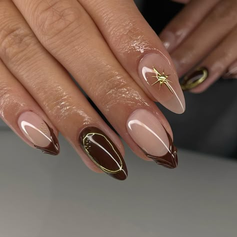 Brown and gold😍 #nails #gelx #nailsofinstagram #nailtech #nailsnailsnails #nailart #nailaddict #naildesigns #nailporn #nailjunkie #nailartist #nailinspo #nailideas #vancouver #trend #chromenails #brownnails #fall #christmas Brown Nails And Gold, Brown N Gold Nails, Brown Dress Nail Ideas, Christmas Nails Brown And Gold, Brown And Gold Marble Nails, Brown Reflective Glitter Nails, Brown Glitter Nails Design, Gold And Brown Nails Design, Brown White And Gold Nails