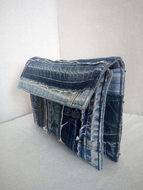 Cosmetics denim bag. Cosmetic bag. Handbag for cosmetics. Cosmetic bag with lining. Size 23*18cm. Machine washable in delicate mode. The color of the photo on your monitor may vary slightly from the original. Made with love for you. I invite you to visit my store. Here you will find many Boro Denim, Jean Patchwork, Diy Old Jeans, Bag From Old Jeans, Denim Wristlet, Japanese Handbag, Blue Jean Purses, Formal Bag, Denim Bag Diy