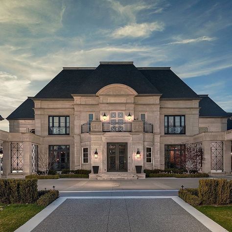 Mega Mansions on Instagram: “Listed for $19,900,000 is this classic luxury home in Ontario with almost 23,000 square feet of luxury living space including heated…” Millionaire Homes, Pine Valley, Mansion Designs, Mega Mansions, Deco Boheme, Mansions Luxury, Mansions Homes, Dream House Exterior, Facade House