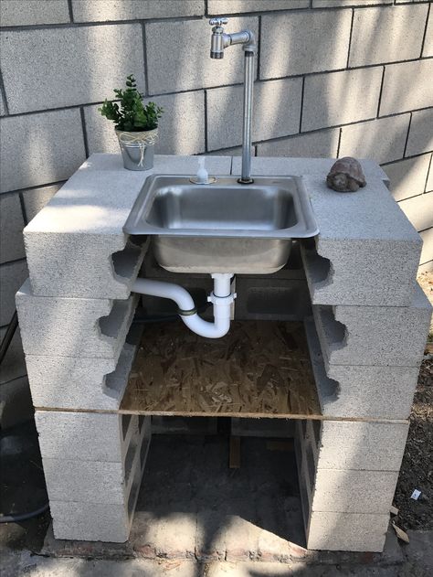 #CinderBlock #DIY #Outdoor #Sink #Backyard Yard Ideas Diy, Outdoor Sink, Ideas Animal Crossing, Garden Sink, Yard Ideas Cheap, Yard Ideas Backyard, Outdoor Sinks, Backyard Fireplace, Outdoor Kitchen Patio