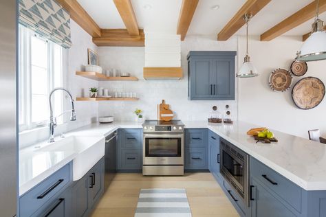 Read More: https://www.stylemepretty.com/vault/image/6799136 Beach Style Kitchen, Kitchen Cabinet Trends, Blue Kitchen Cabinets, Condo Design, Blue Cabinets, Classic Kitchen, Blue Kitchen, Little Kitchen, Blue Kitchens