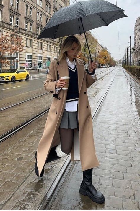 60+ Stylish Long Coat Outfit Ideas For Women [2024] To Stay Warm and Fashionable Raining Day Outfit, Cozy Rainy Day Outfit, Spring Business Casual Outfits, London Fits, Trench Outfit, Long Coat Outfit, Winter Coat Outfits, Trench Coat Outfit, Winter Skirt Outfit