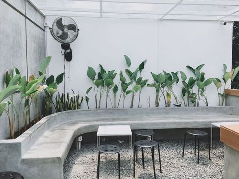 Bangku Taman Aesthetic, Outdoor Coffee Shop Design, Cafe Industrial Design Coffee Shop, Hall Partition Design, Coffee Shop Design Outdoor, Partition Design Ideas, Hall Partition, Coffee Shop Garden, Terrace House Exterior