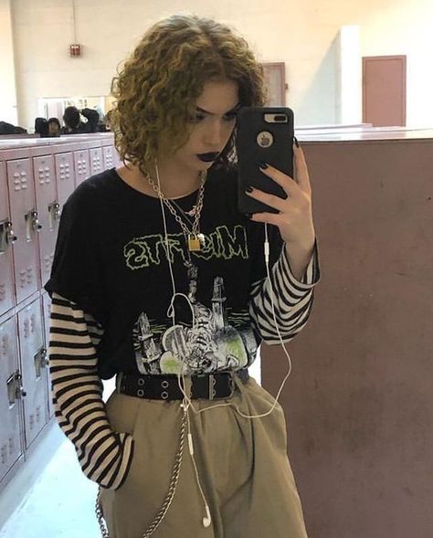 Urban Outfitters Outfit, Goth Outfit, Punk Outfits, Outfit Trends, Tshirt Outfits, Alternative Outfits, Grunge Style, Edgy Outfits, Mode Vintage