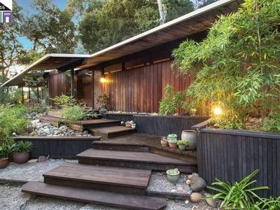 Mid Century Modern Homes Exterior, Mid Century Landscaping, Mid Century Modern Exterior, Mid Century Exterior, Interior Design Minimalist, Mid Century Architecture, Casa Container, Outdoor Deck, Modern Landscaping