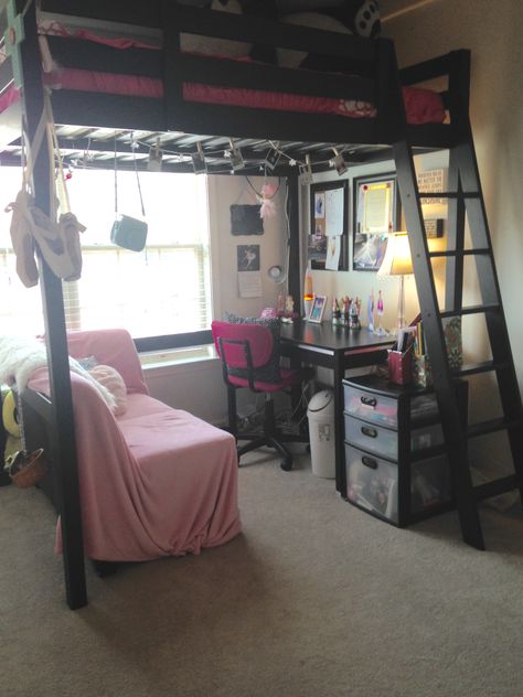 Loft Bed With Pc Setup, Loft Bed Inspo For Small Room, Tiny Loft Bedroom, Bedroom With Loft Bed, Bunk Bed Rooms Decor Aesthetic, Loft Bed Bedroom Ideas, Bunk Bed Rooms Decor, Loft Bed With Couch, Loft Bed Black