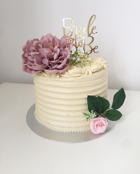 Repeat design of the bridal shower cake I did a while… Bridal Shower Cakes Rustic, Fall Bridal Shower, Bridal Shower Cake, Bridal Shower Cakes, Bridal Shower Rustic, Cake Designs, Bridal Shower, Food And Drink, Shower