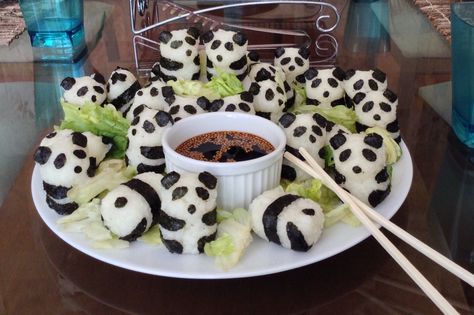 Sushi Pandas Duck Sushi, Panda Sushi, Panda Food, Food Art For Kids, Foraged Food, Kawaii Cooking, Easy Food Art, Sweet Snacks Recipes, Asian Desserts