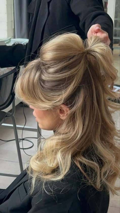 Matilda Djerf Hair, Hairstyles For Layered Hair, Hair Techniques, Honey Blonde Hair, Matilda Djerf, Blowout Hair, Blonde Hair Inspiration, Hairdos For Curly Hair, Blonde Hair Looks