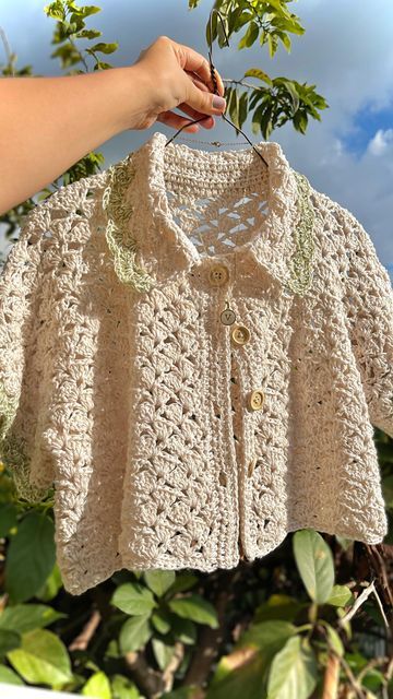 Crochet Shrug Bolero, Clothes Sweater, Crochet Crop Top Pattern, Clothes Crochet, Crochet Shrug, Kawaii Crochet, Crochet Buttons, Fun Crochet, Pola Sulam