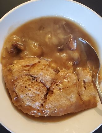 Caramel Cobbler, Quick Puddings, Pudding Recipes Homemade, Easy Pudding Recipes, Cookbook Shelf, Self Saucing Pudding, A Line Drawing, Easy Puddings, Comfort Desserts