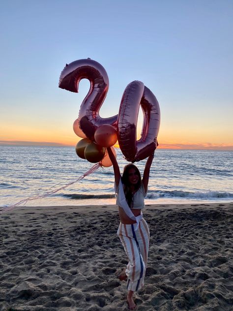 Birthday Photoshoot Ideas At The Beach, Birthday Pictures At The Beach, Baddie Beach Pictures Poses, Birthday Photoshoot On Beach, Beach Pictures Birthday, 30th Birthday Beach, Beach Photography Birthday, Beach Birthday Pictures, Birthday Beach Pictures